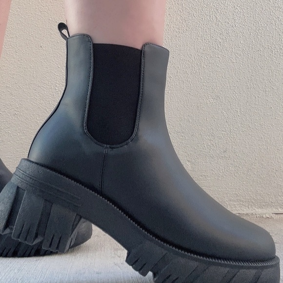 Black Chunky Chelsea Platform Lugged Sole Boots - SALE - Picture 2 of 9